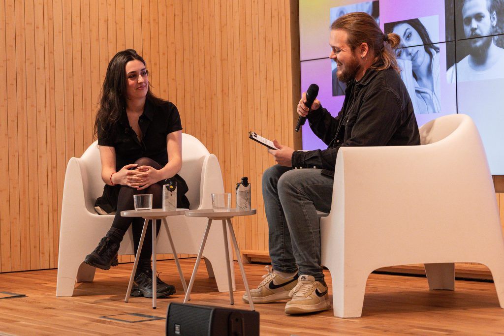 Alejandra G. López entrevistada por Javier de la Chica durante The AI Revolution Congress (Fotografía realizada por Guillermo Quevedo)