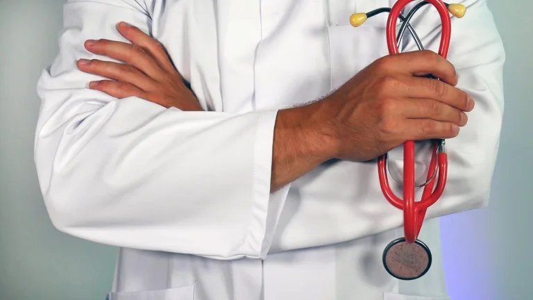 Robin: la IA que acelera el descubrimiento científico en medicina