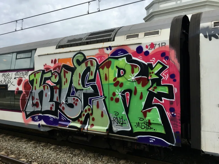 Renfe quiere combatir los grafitis con IA