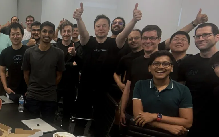 Tesla suelta sus robotaxis por Austin