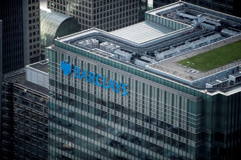 Barclays adopta IA para 100.000 empleados