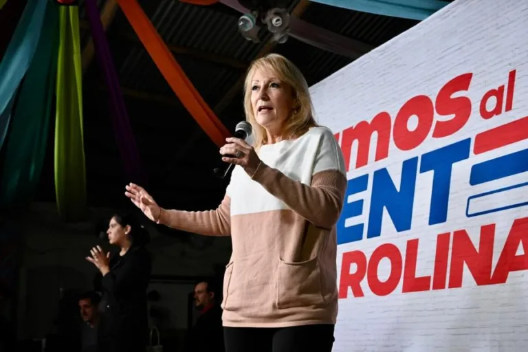 Ante el impacto laboral de la IA la vicepresidenta uruguaya advierte que «nadie se salva solo»