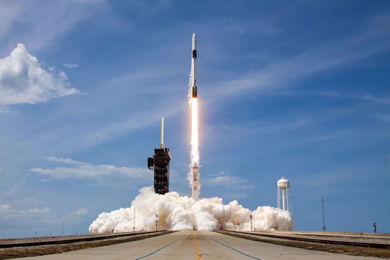 Musk moviliza Tesla y SpaceX para rescatar su IA