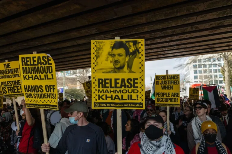 EEUU acusado de usar IA para vigilar y expulsar a migrantes y estudiantes pro-palestinos