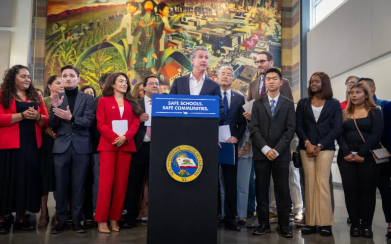 California desafía a Trump con ley pionera sobre IA