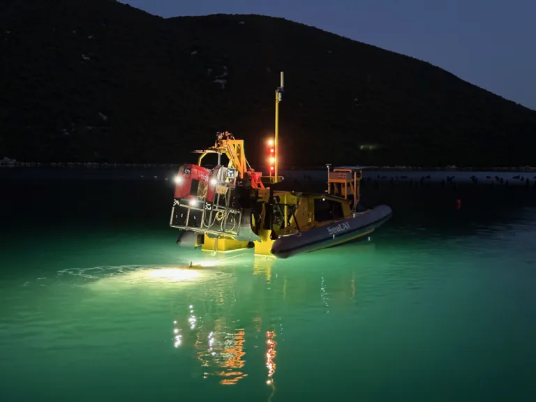El robot submarino inteligente que limpia el fondo marino