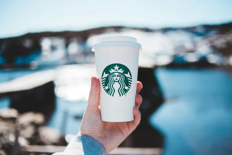 Starbucks apuesta por la IA para gestionar sus inventarios