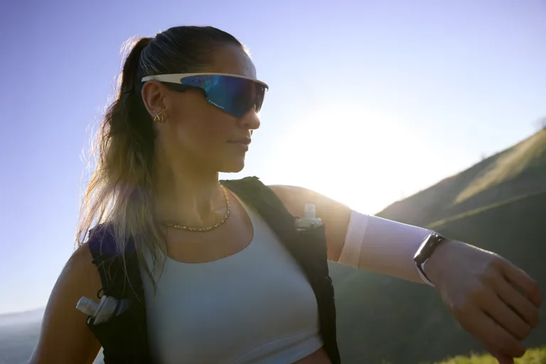 Oakley y Meta lanzan sus gafas deportivas con IA