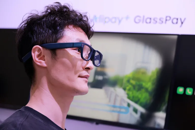 Pagar con gafas inteligentes y autenticación por iris ya es posible