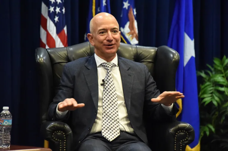 Jeff Bezos vuelve al timón con una empresa de IA