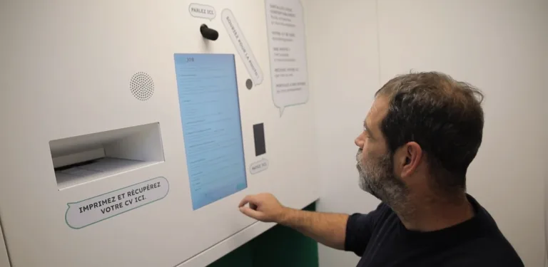Los fotomatones del futuro ya hacen tu currículum en Francia