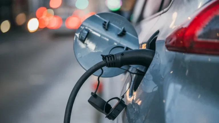 La IA logra extender un 23% la vida de las baterías de coches eléctricos
