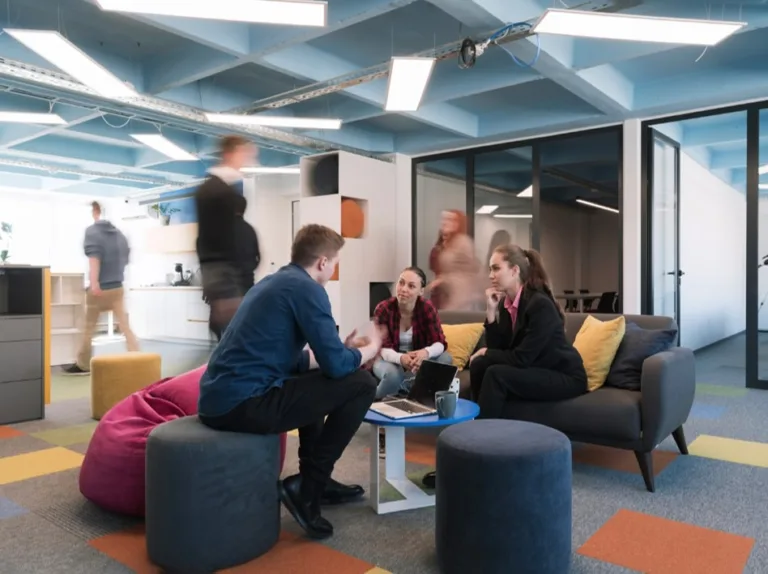 Kyndryl despliega servicios de nube distribuida junto a Google Cloud