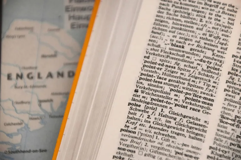 Por qué preguntar en inglés a la IA distorsiona tu propia historia cultural